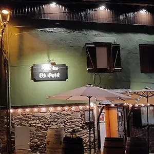 Fonda Eth Petit - Sólo Adultos Pensión